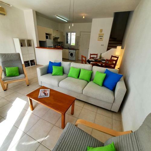 2 Bedroom Townhouse On Very Popular Complex With Pool View