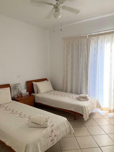 Limnaria Gardens: Sunny 2 Bed Apartment