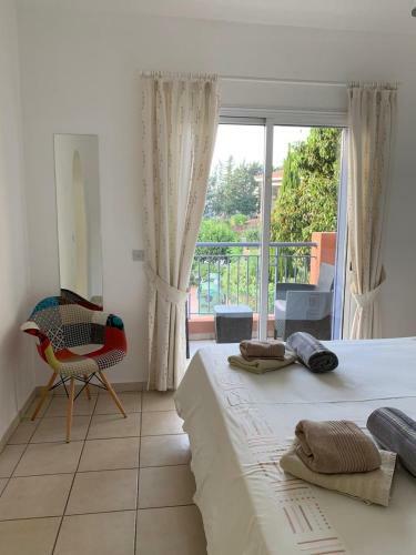 Limnaria Gardens: Sunny 2 Bed Apartment