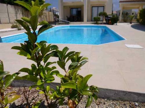 Modern 3 Bedroom Villa, Pool And Close To Golf Course