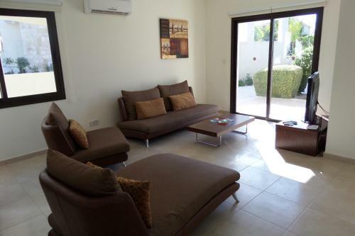 Modern 3 Bedroom Villa, Pool And Close To Golf Course