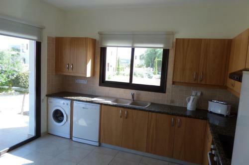 Modern 3 Bedroom Villa, Pool And Close To Golf Course