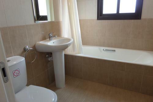 Modern 3 Bedroom Villa, Pool And Close To Golf Course