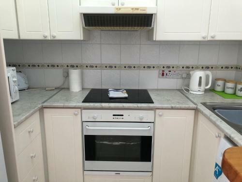 Charming Pool Facing Apartment In Limnaria Gardens