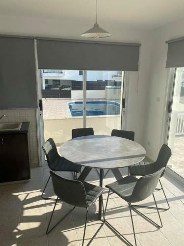 Cosy Apartment In Kato Paphos With Pool Access