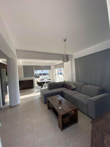 Cosy Apartment In Kato Paphos With Pool Access