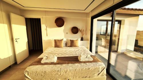 Phaedrus Living: Seaview Luxury Villa Venus