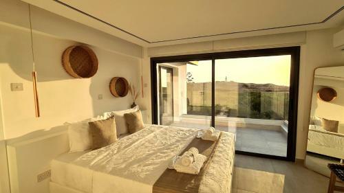 Phaedrus Living: Seaview Luxury Villa Venus