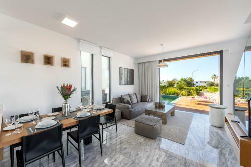 Villa Laurus 6, Walking Distance To The Beach