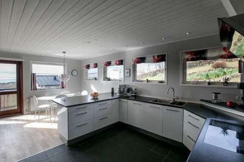 Faroeguide Seaview Villa And Apartment