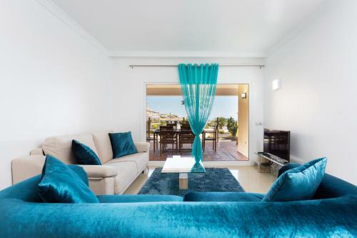 Luxury Golf & Sea Apartment
