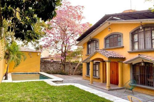 Hermosa Casa En Cuernavaca Con Alberca Calefacci�n Solar
