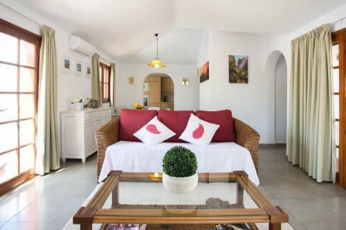 Spectacular Sunny Family Villa