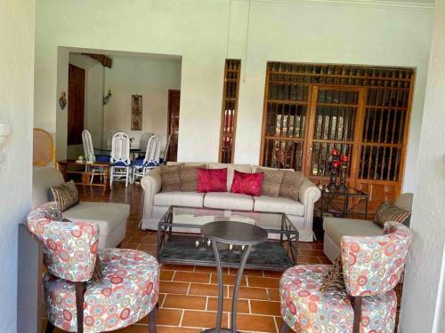 El Vergel Entire Villa W/pool
