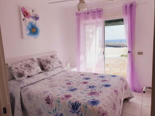 Azul Window Apartment