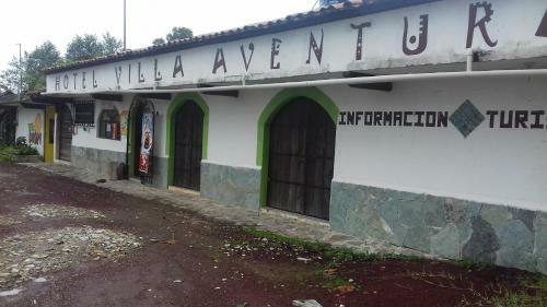 Hostal La Villa Aventura