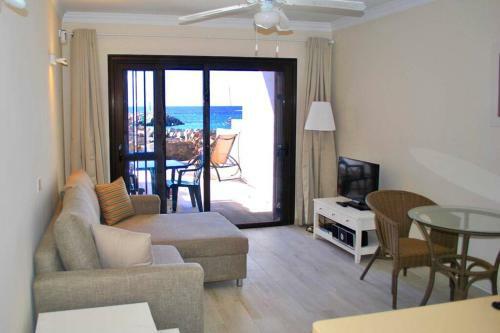 Front Line Apartment In Amarilla Golf