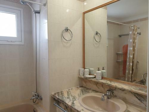Luxury Apartment In Golf