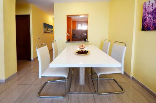 Cosy Modern Apartment At South Tenerife