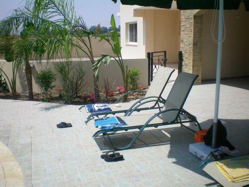 Excellent 2 Bed Apartment With Pool View, AC & Gym!