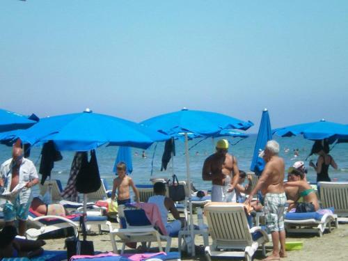 Excellent 2 Bed Apartment With Pool View, AC & Gym!