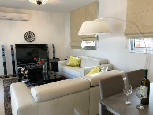 Marina View Villa 11