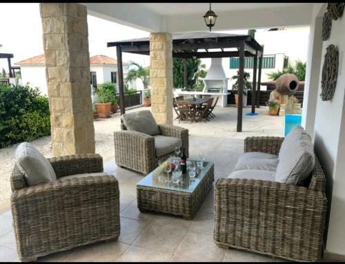 Paradise Villa 14-peyia