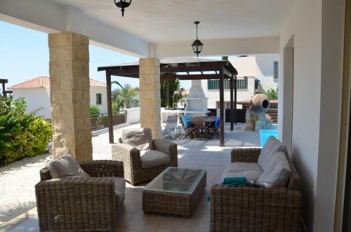 Paradise Villa 14-peyia