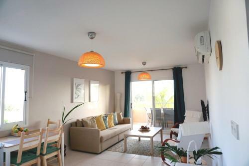 Top Seaview Apartment In Peyia