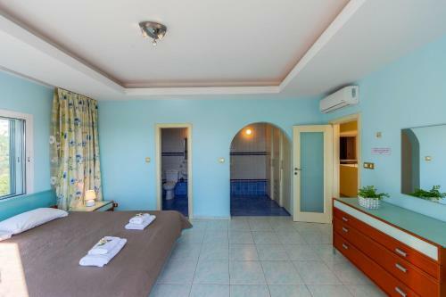 Villa Coral Bay View, Walking Distance To The Beach!