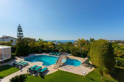 Villa Coral Bay View, Walking Distance To The Beach!