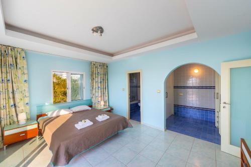 Villa Coral Bay View, Walking Distance To The Beach!