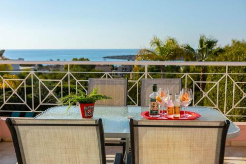 Villa Coral Bay View, Walking Distance To The Beach!