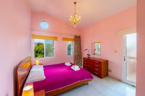 Villa Coral Bay View, Walking Distance To The Beach!