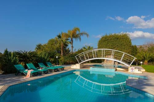 Villa Coral Bay View, Walking Distance To The Beach!