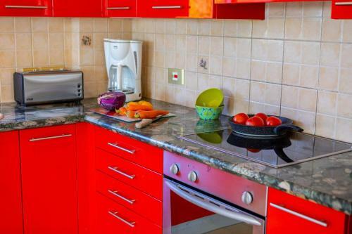Villa Coral Bay View, Walking Distance To The Beach!