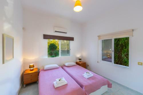 Villa Coral Bay View, Walking Distance To The Beach!