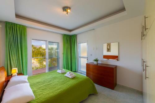 Villa Coral Bay View, Walking Distance To The Beach!