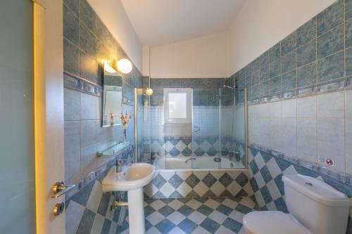 Villa Coral Bay View, Walking Distance To The Beach!