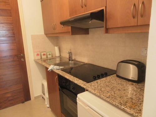 Apartamento Studio, E104 With Double Bed, Kitchen & Shower Room, Sunny Balcony