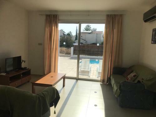 Coral Bay Villa 7, Walking Distance To The Beach