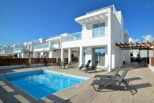 Coral Bay Villa 7, Walking Distance To The Beach