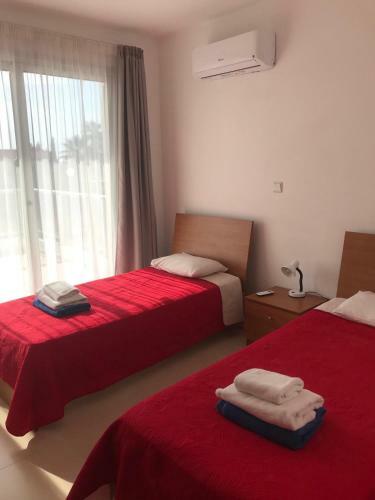 Coral Bay Villa 7, Walking Distance To The Beach