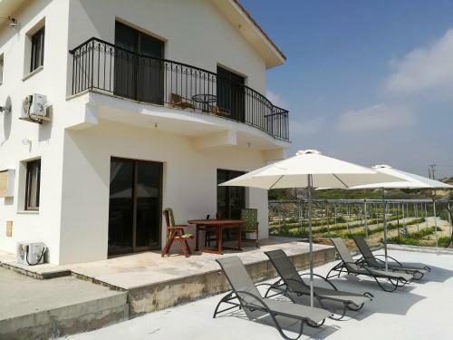 Beautiful "aggos Cliff" House In Pissouri Cyprus