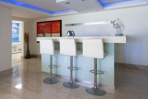 Villa Harmonia - 4 Bedroom Luxury Beach Front Villa With Private Swimming Pool