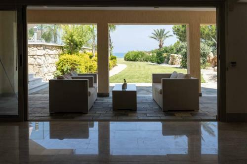 Villa Harmonia - 4 Bedroom Luxury Beach Front Villa With Private Swimming Pool