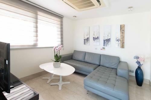 Villa Harmonia - 4 Bedroom Luxury Beach Front Villa With Private Swimming Pool