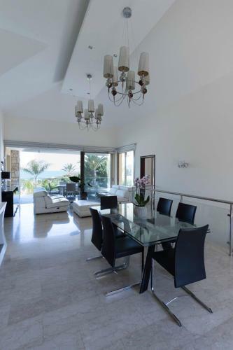 Villa Harmonia - 4 Bedroom Luxury Beach Front Villa With Private Swimming Pool