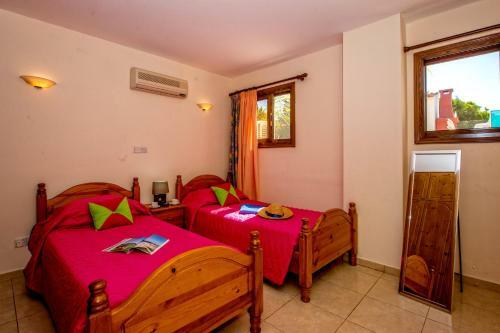 Androniki Luxury Villa Sea Views Pool Bbq Wifi A/c