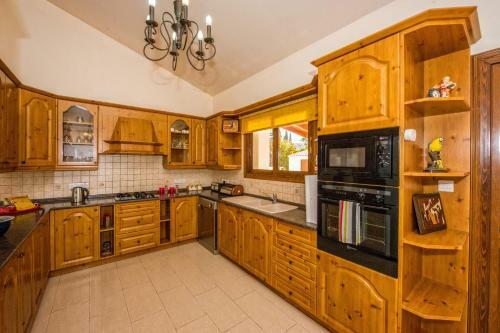 Androniki Luxury Villa Sea Views Pool Bbq Wifi A/c